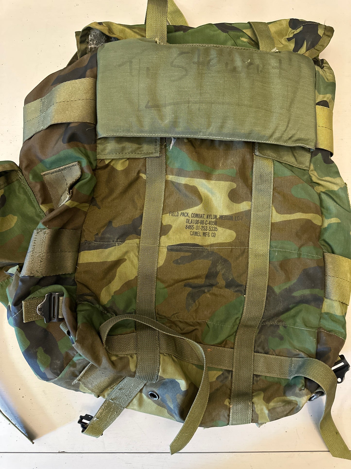 Field Pack, Combat, Medium (straps are missing)